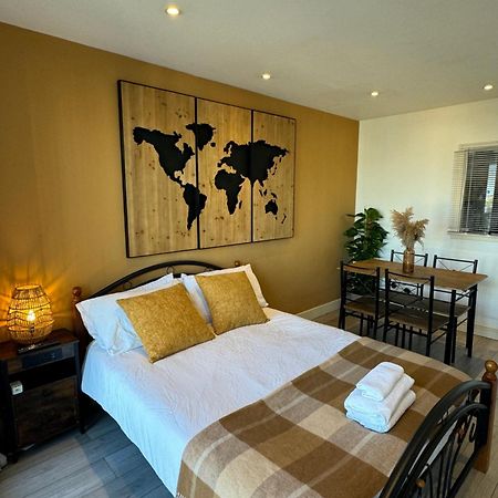 Cozy Flat With Balcony Apartment Londra Exterior foto