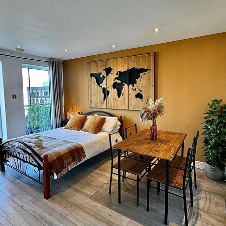 Cozy Flat With Balcony Apartment Londra Exterior foto
